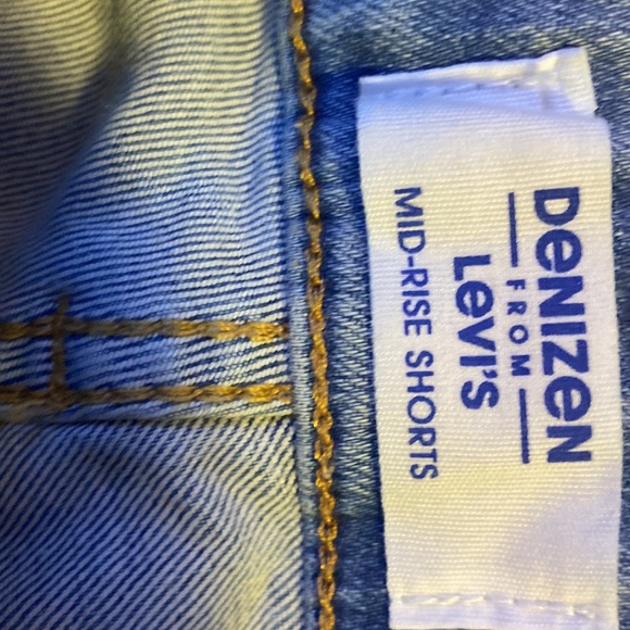 🔥Levi’s jean shorts size 6!🔥 - Picture 4 of 4